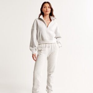 Abercrombie Sweatsuit Mini Sunday Half-Zip Cargo Sunday Sweatpants Light Grey